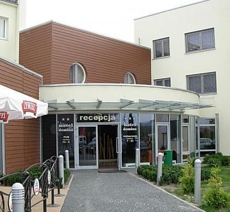 Hotel Domino Niemodlin ภายนอก รูปภาพ