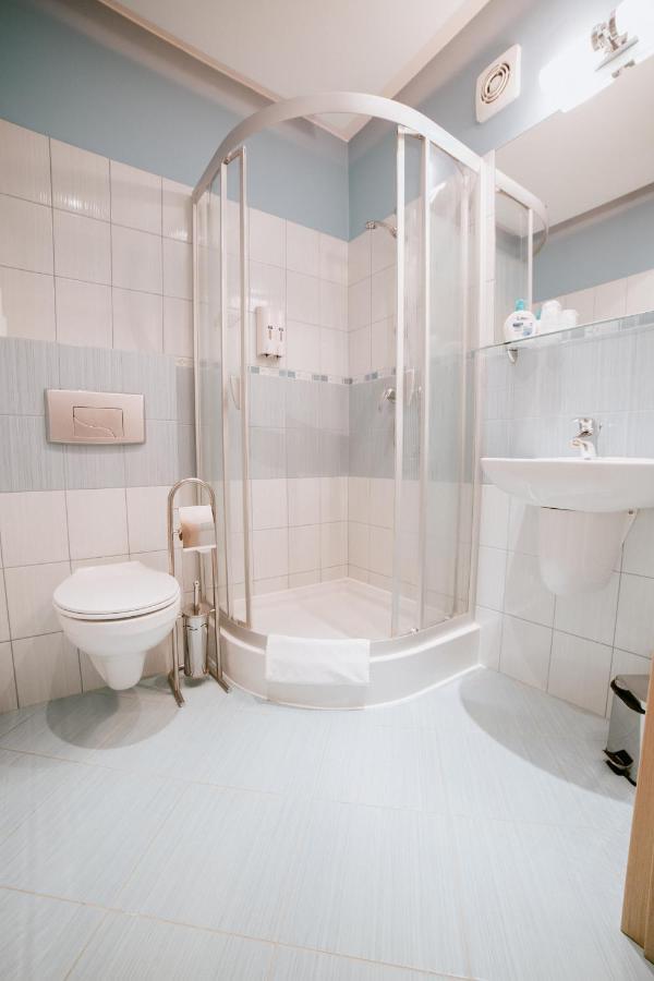 Hotel Domino Niemodlin ภายนอก รูปภาพ