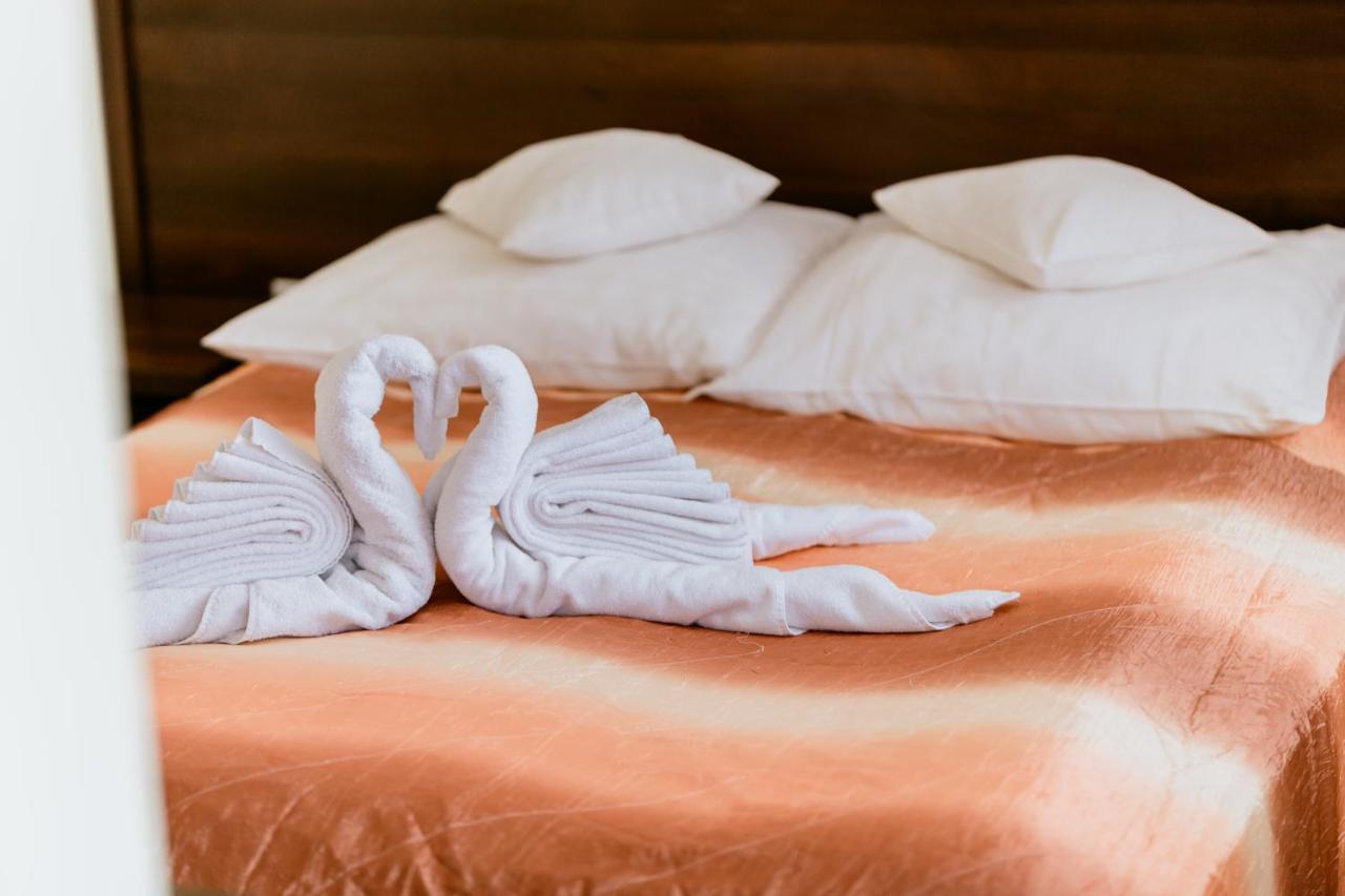 Hotel Domino Niemodlin ภายนอก รูปภาพ